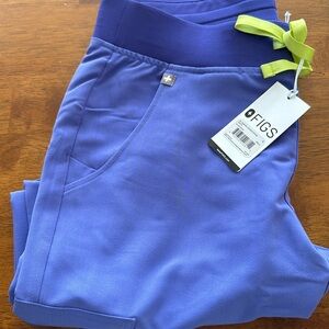 New with tags women’s figs Zamora jogger scrubs in small